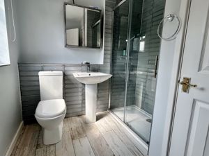 Master En-suite- click for photo gallery